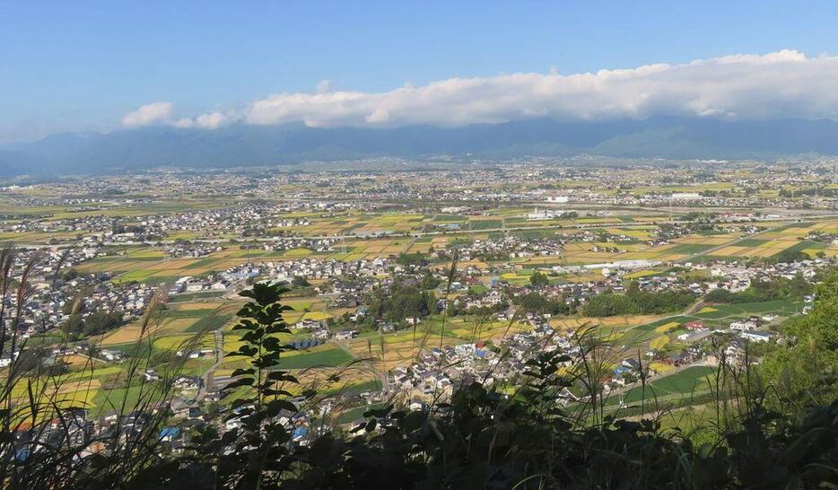 列車の旅もいいもんですな。北アルプスを背にした信州・安曇野もすっかり秋景色だった