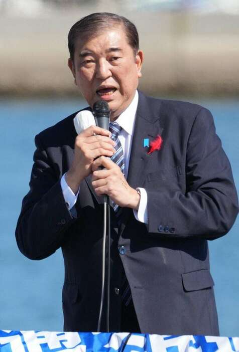 衆院選が公示され、第一声を上げる自民党総裁の石破茂首相＝15日午前、福島県いわき市の小名浜港（鴨川一也撮影）