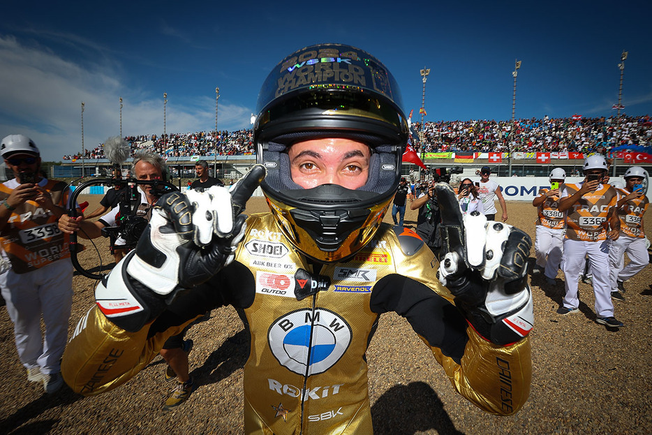 チャンピオンに輝いたトプラク・ラズガットリオグル（ROKiT BMW Motorrad WorldSBK Team）／2024SBK第12戦スペイン