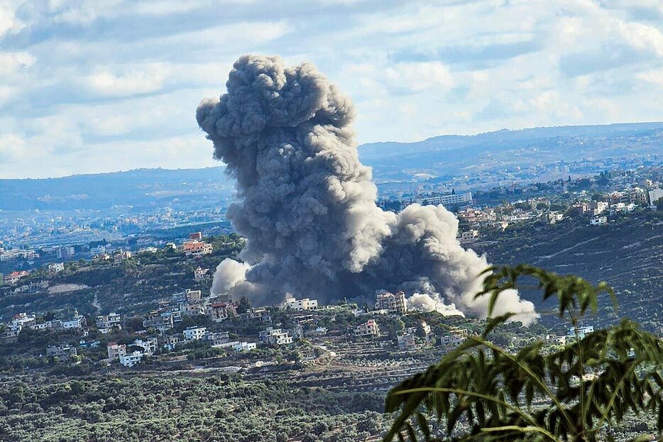 イスラエルはレバノン南部への空爆を増やしている（9月19日）　ANADOLU/GETTY IMAGES