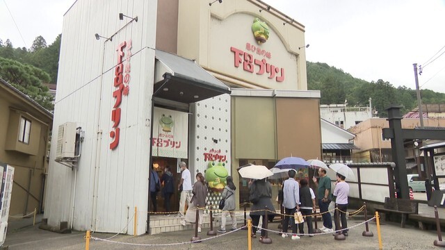 連日行列ができる下呂プリンの店舗