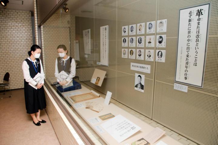 子規の名言にスポットをあてた特別展＝11日午前、松山市道後公園