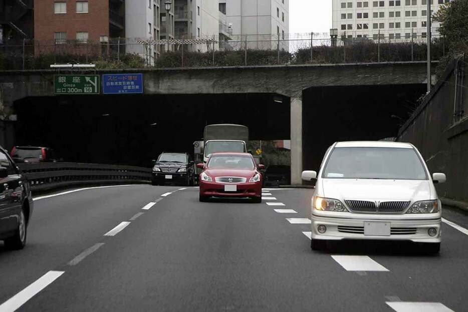 やらなくてもいいことだけれど、みんなが気持ちよくクルマを運転するためには、交通マナーを身に着けておきたい。