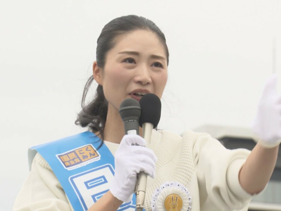 当選を確実にした国民民主党の日野紗里亜さん