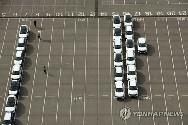 韓国自動車大手の起亜の工場の完成車駐車場（資料写真）＝（聯合ニュース）