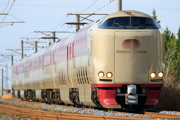 寝台特急「サンライズ出雲」の車両（画像：写真AC）。