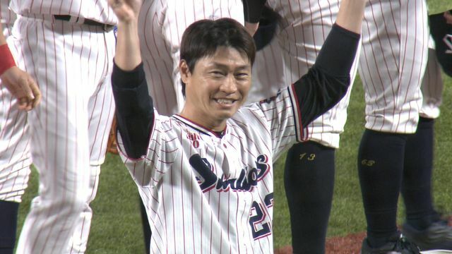 ファンに挨拶する青木宣親選手