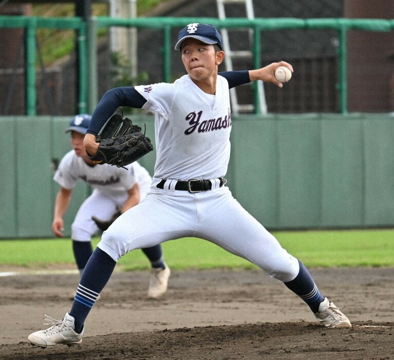 【中京大中京－宇治山田商】敗れたものの1失点で投げきった宇治山田商の長谷川佑慈投手＝静岡市清水区のちゅ～るスタジアム清水で2024年10月19日午前10時17分、渋谷雅也撮影