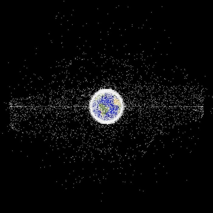 地球の周回軌道上の宇宙ゴミのシミュレーション　© NASA