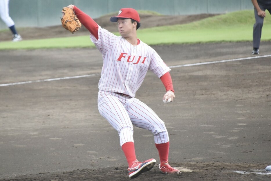 広島から2位指名を受けた富士大・佐藤