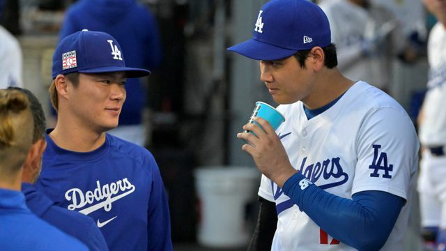 ドジャースの山本由伸投手と大谷翔平選手(写真：USA TODAY Sports/ロイター/アフロ)