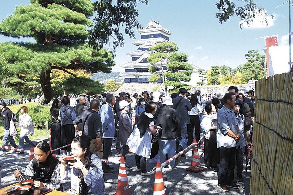 3日間とも来場者でにぎわった全国そば祭りのブース