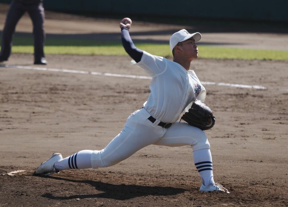 ２回途中からマウンドに上がった日大三の近藤優樹（写真提供・うさみ　たかみつ）