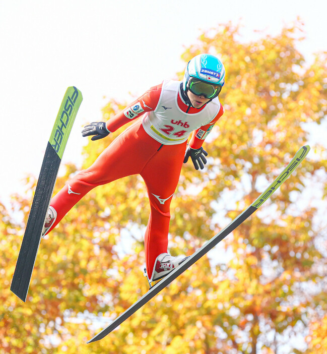 ノルディックスキーのＵＨＢ杯ジャンプ大会。優勝した伊藤有希の飛躍＝２６日、札幌市大倉山ジャンプ競技場