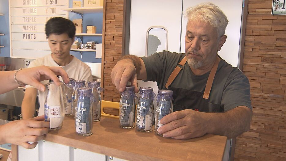 アイスクリーム店の店頭に