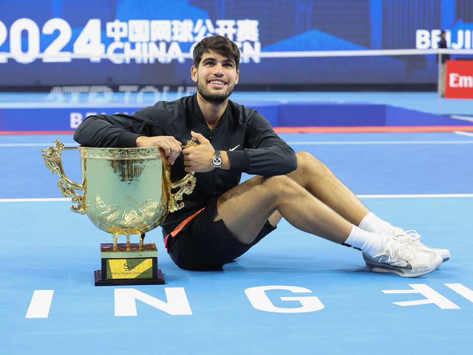 「チャイナ・オープン」（中国・北京）で大会初優勝を飾ったカルロス・アルカラス（スペイン）（Getty Images）