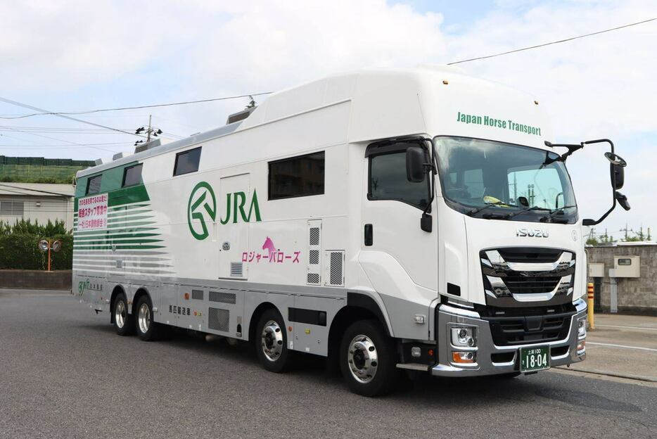 日本馬匹の馬運車ロジャーバローズ号（撮影・吉田桜至郎）