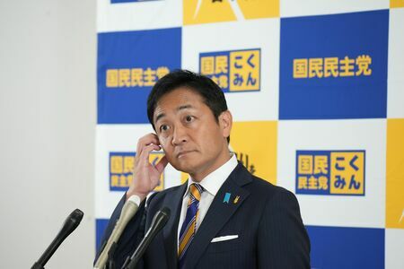 国会内で記者会見する国民民主党の玉木代表＝29日午前（写真：共同通信社）