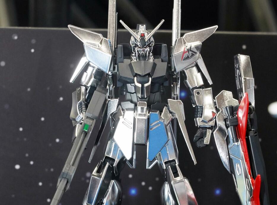 「機動戦士ガンダム：銀灰の幻影」のデルタザインのガンプラ「HG 1／144 デルタザイン」