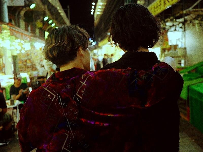 とまとくらぶ（山田将司×村松拓）、新曲「羅針盤」MV公開