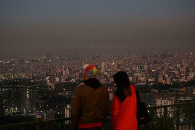 2024年10月26日、爆発音が数回聞こえた後のイランの首都テヘランの風景。WANA提供=ロイター