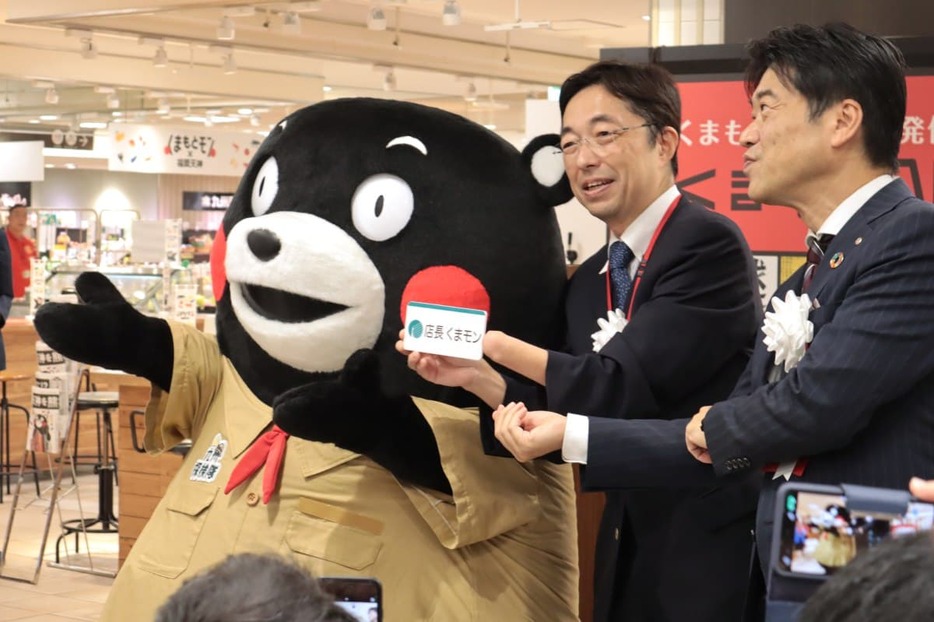 2日のオープニングセレモニーで店長に就任したくまモン