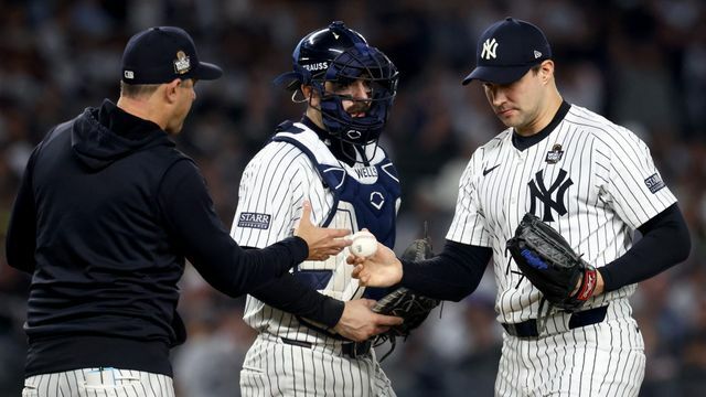 ヤンキースのブーン監督と選手ら(写真：USA TODAY Sports/ロイター/アフロ)