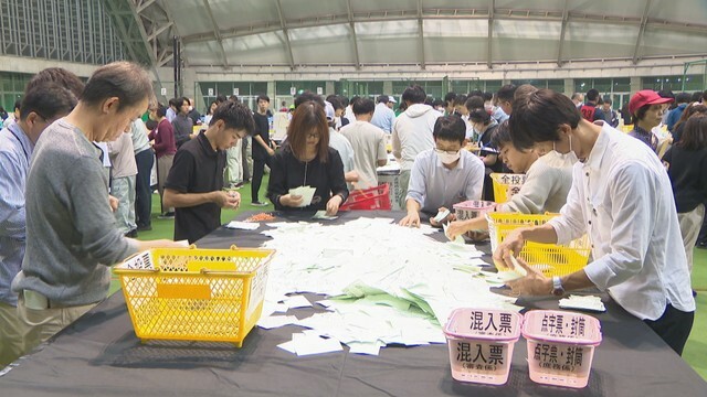 開票作業　岡山・北区　27日　午後9時15分