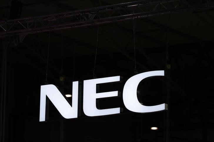 　１０月２９日、ＮＥＣは、２５年３月期通期（国際会計基準）の業績予想と２４年４月─９月期実績を発表した。写真はバルセロナで２０１８年２月撮影（２０２４年　ロイター／Yves Herman）