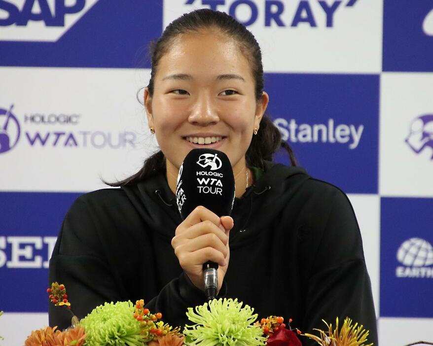 記者会見での石井さやか[画像/tennis365.net]