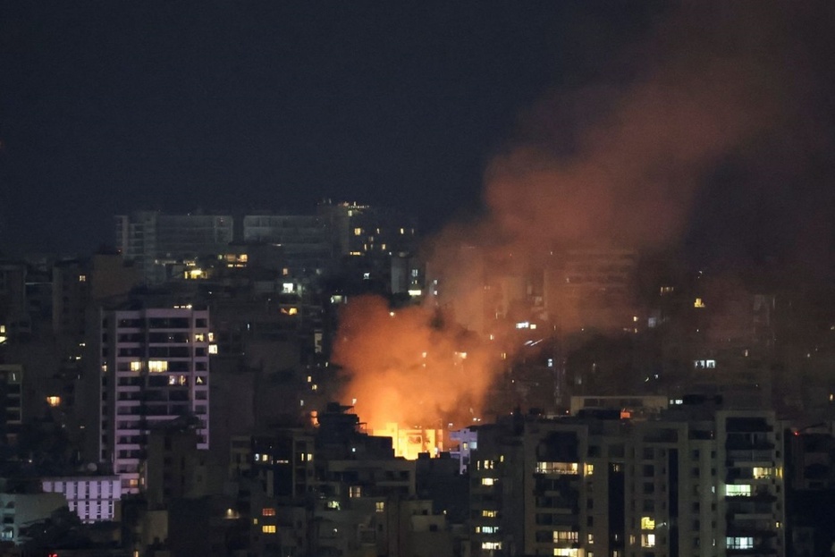 イスラエル軍は１０日夜、隣国レバノンの首都ベイルートの中心部に空爆を行った