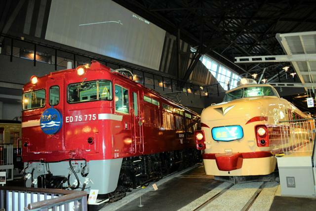 企画展の開催中、展示車両のうち日本海縦貫線で活躍した機関車などには当時のヘッドマークがつけられる=さいたま市大宮区の鉄道博物館