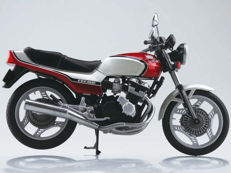 1/12スケールのミニカーシリーズにCBX400Fが新登場。ホンダ監修のリアルなディテールに注目。