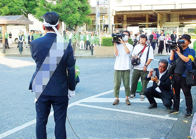 街頭演説で政策を訴える埼玉13区の候補者＝15日、久喜市（画像の一部を加工しています）