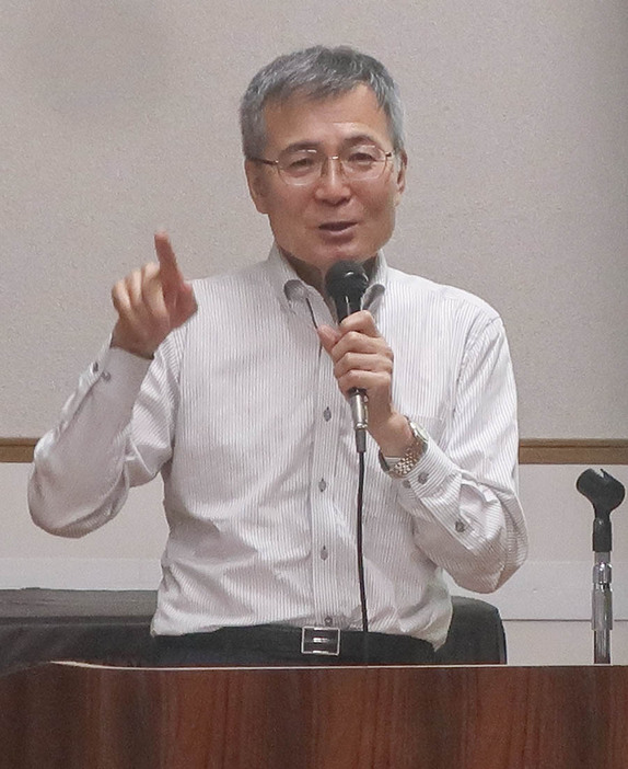 袴田さんの再審無罪判決を解説した小川秀世弁護士＝１９日、茅ケ崎市新栄町