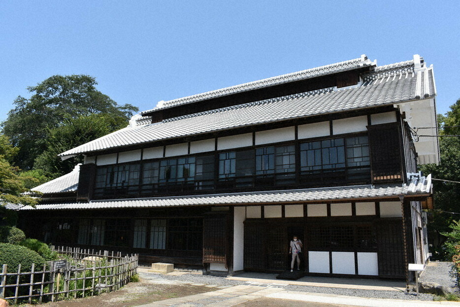 構造補強・改修工事を終えた旧渋沢邸「中の家」主屋＝埼玉県深谷市血洗島で２０２３年８月４日、中山信撮影