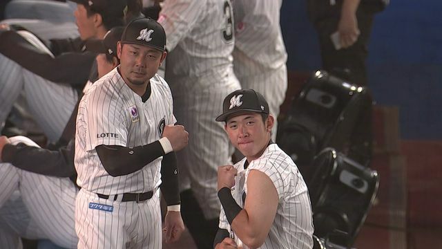 カメラに向かって「パワー！」の寺地隆成選手と大下誠一郎選手