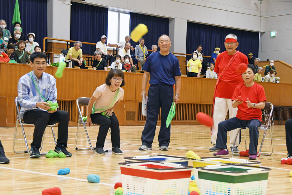 競技を楽しむ生徒ら＝南房総