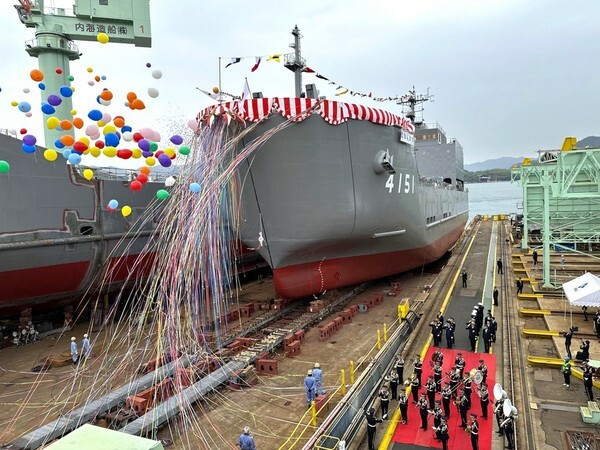 2024年10月29日、命名・進水した新型輸送艦「にほんばれ」（画像：陸上自衛隊）。