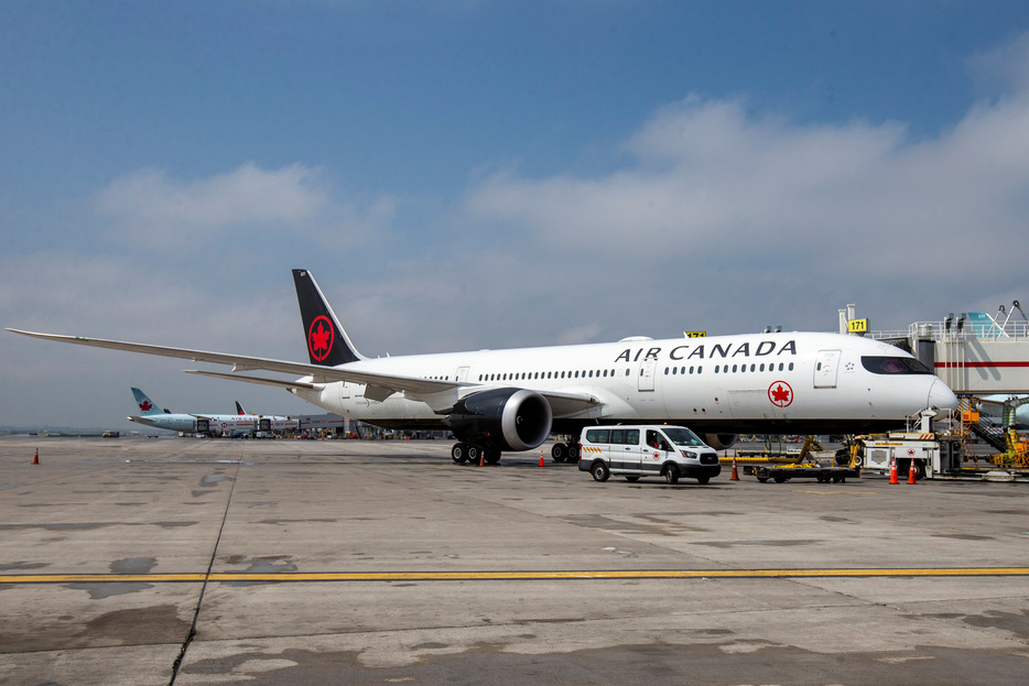 　カナダの航空大手エア・カナダは１２月から中国への直行便を増やす。カナダ・オンタリオ州ミシサウガで２０２１年撮影（２０２４年　ロイター/Carlos Osorio）