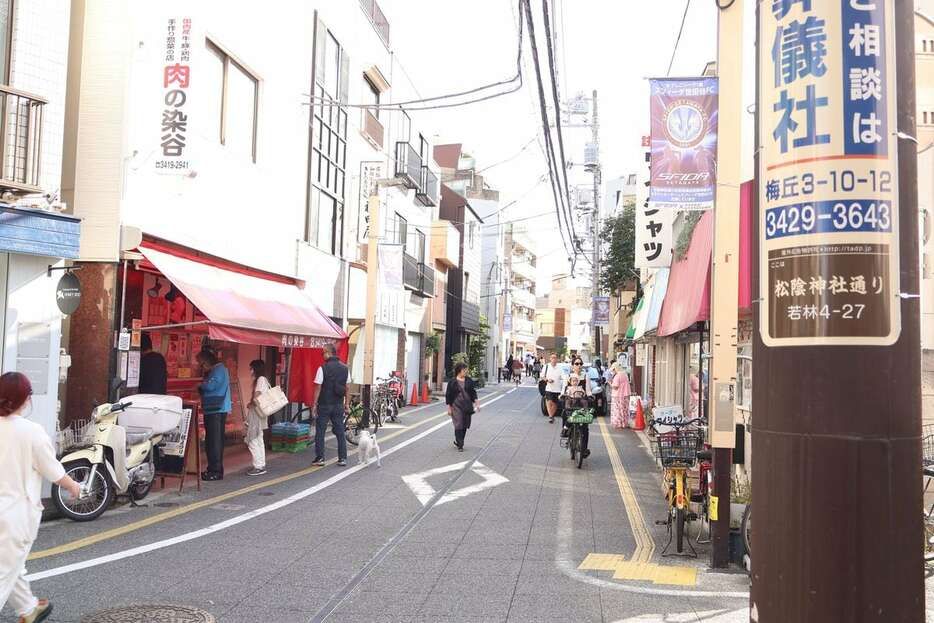 区割り変更で小選挙区が東京６区から5区に移った松陰神社通り商店街＝１２日、東京都世田谷区若林（塚脇亮太）