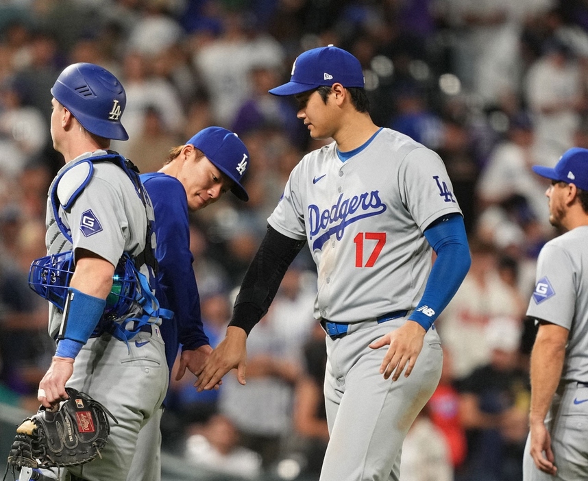 ドジャースの山本（左）と大谷