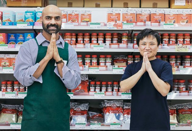 左・アンビカベジ＆ヴィーガン ショップ新大久保店店長　アヌさん　右・スパイス研究家　マムさん