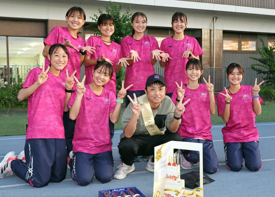 初の大会に挑む帝京科学大・清野監督とチームのメンバー