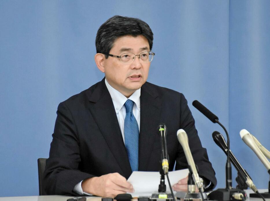 兵庫県知事選への立候補取りやめを表明した元経済産業省官僚の中村稔氏＝２９日午後、神戸市中央区、兵庫県庁