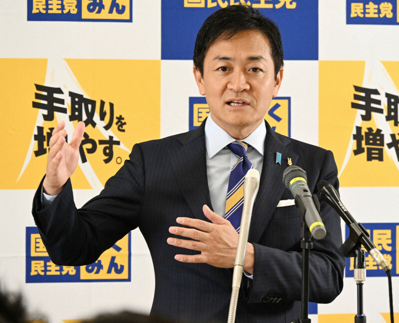 自民党との幹事長会談などを受けた記者会見で質問に答える国民民主党の玉木雄一郎代表＝衆院第1議員会館で2024年10月31日午後3時49分、平田明浩撮影