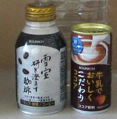 ボトル缶コーヒー「雪室研ぎ澄ます珈琲」（左）