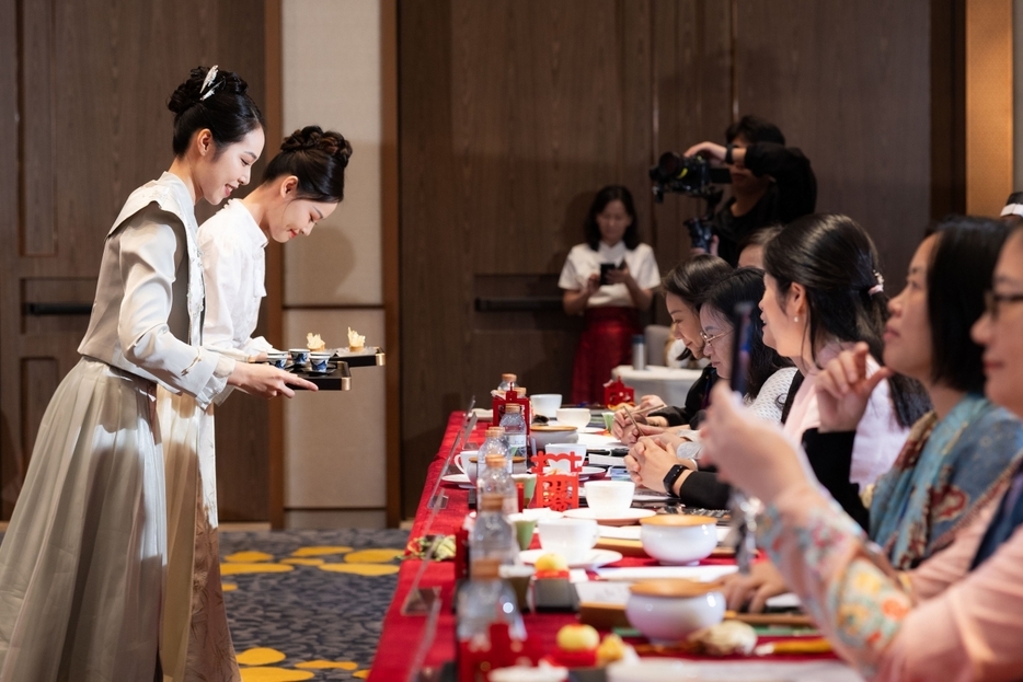 中国の茶藝師コンクール地区大会でチャンピオンとなったギャラクシーマカオチーム（写真：Galaxy Macau）