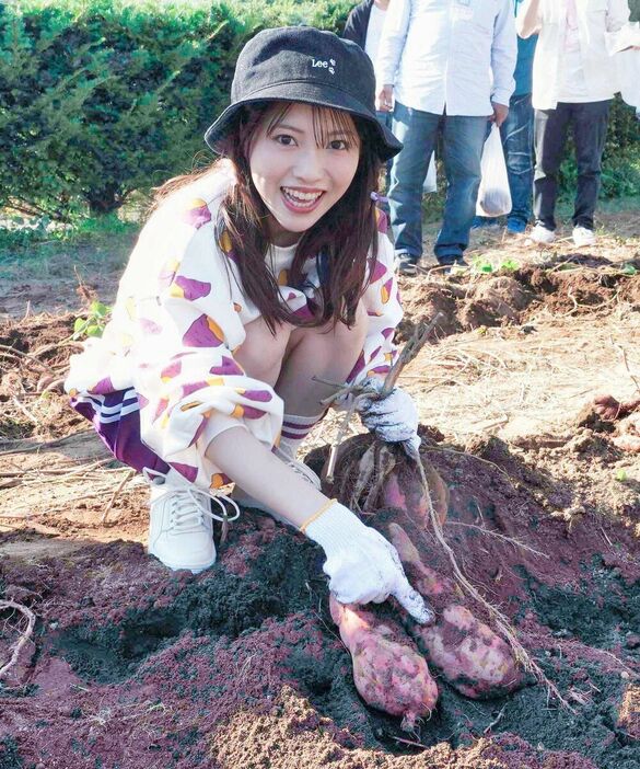 ファンと芋掘りを楽しんだ石原夏織