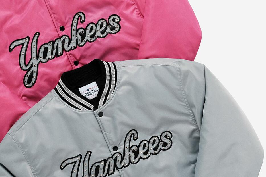 ピンクとグレーがラインナップする「YANKEES DOWN BASEBALL JACKET」